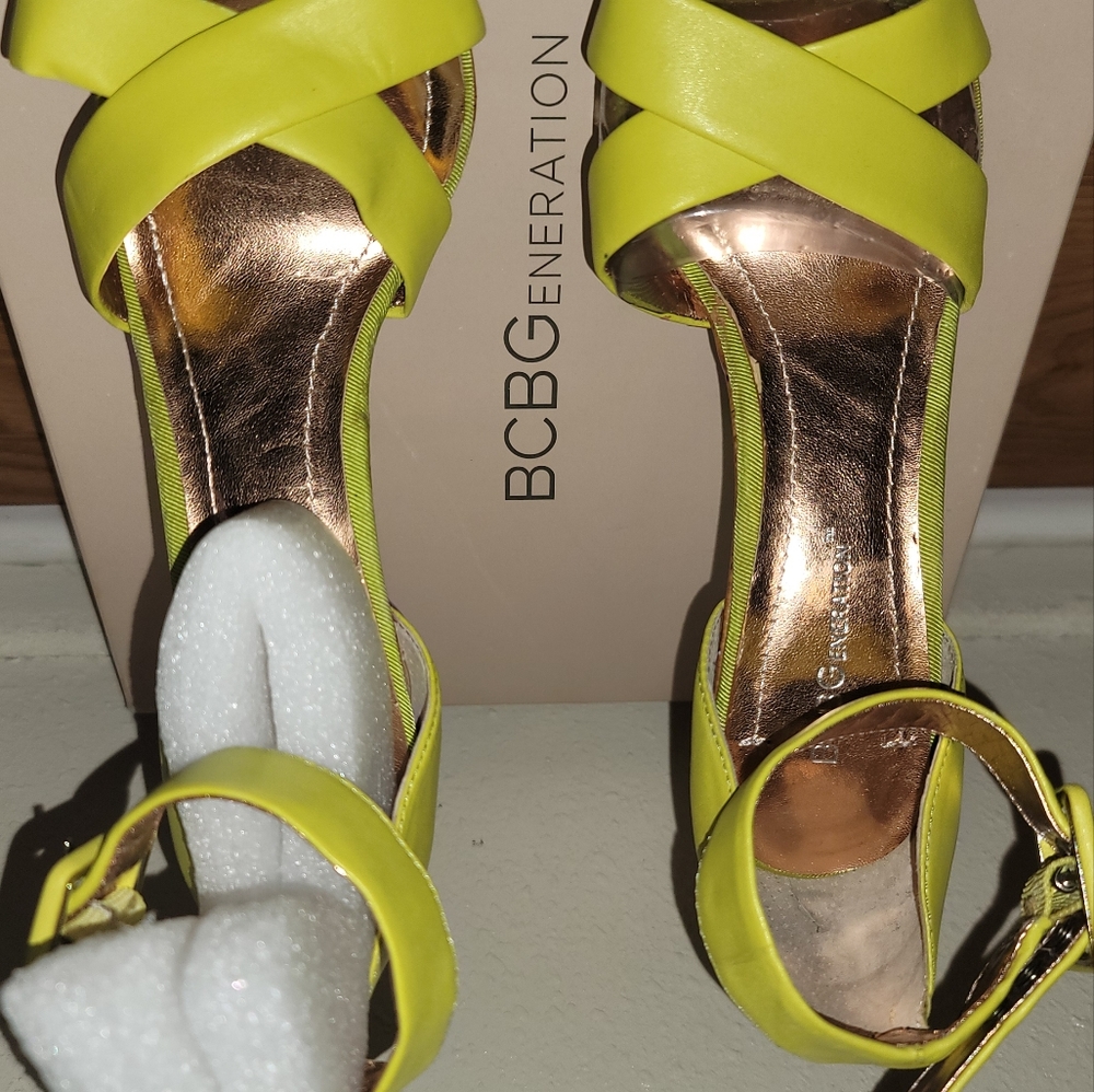 BCBG 7.5 LIME NAPPA LUX heels